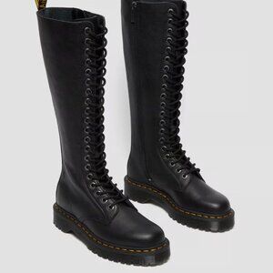 New in box Dr. Martens 1b60 bex pisa 20 eye knee high boots